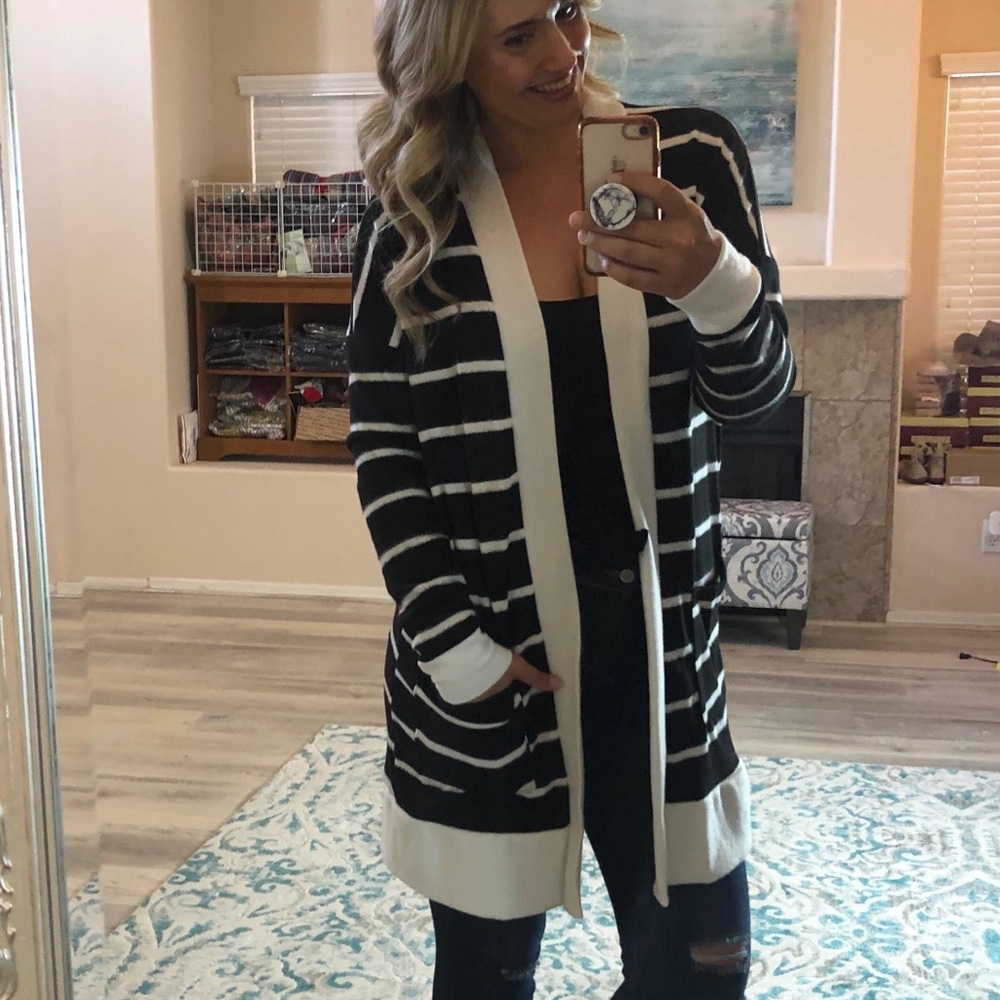 Last 1! SMALL Chic Black & White Striped Cardigan - Picture 3 of 5